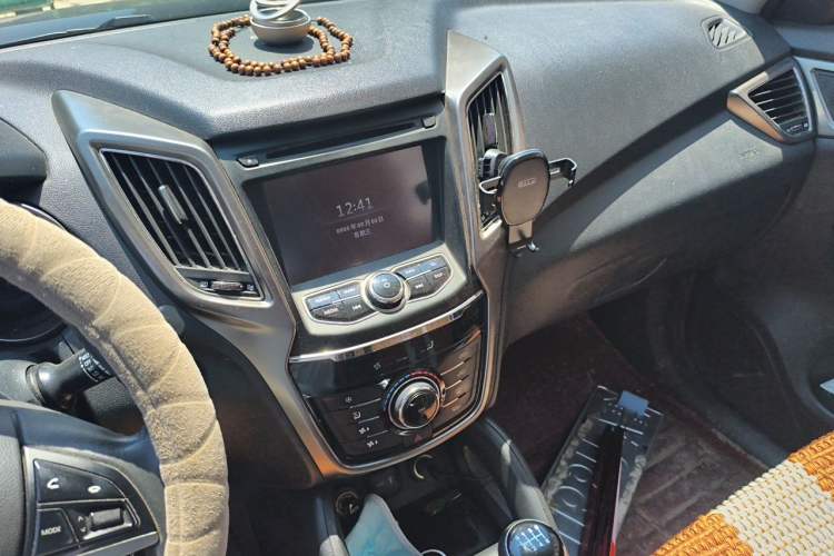 Used CHANGAN CS75 2014 2.0L Manual Luxury Version China V Standard Audio And AC Panel