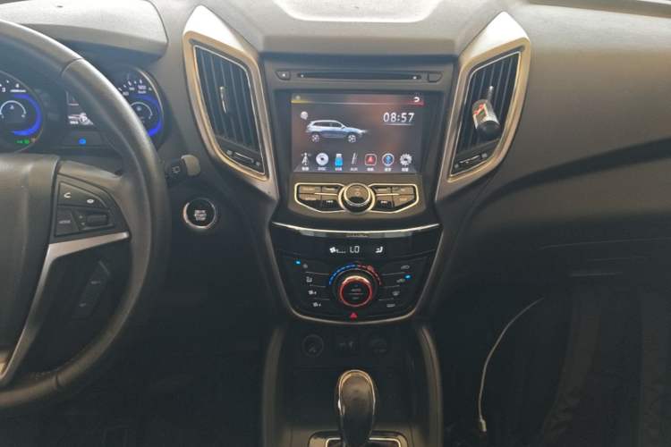 Used CHANGAN CS75 2014 1.8T Automatic Prestige Model China IV Standard Audio And AC Panel