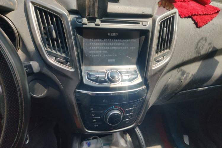 Used CHANGAN CS75 2014 2.0L Manual Luxury Version China IV Standard Audio And AC Panel