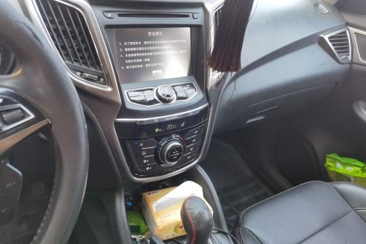 Used CHANGAN CS75 2014 1.8T Automatic Prestige Model China IV Standard Audio And AC Panel