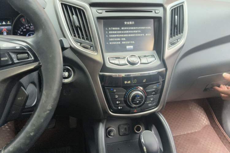 Used CHANGAN CS75 2014 1.8T Automatic Elite Version China V Standard Audio And AC Panel