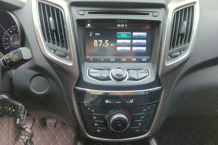 Used CHANGAN CS75 2014 2.0L Manual Luxury Version China IV Standard Audio And AC Panel