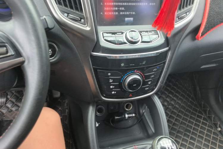 Used CHANGAN CS75 2014 2.0L Manual Leading Version China IV Standard Audio And AC Panel
