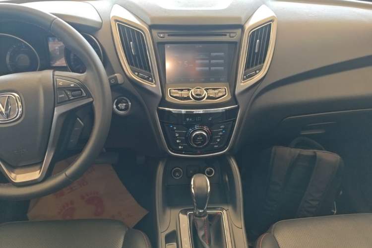 Used CHANGAN CS75 2014 1.8T Automatic Elite Model China IV Standard Audio And AC Panel