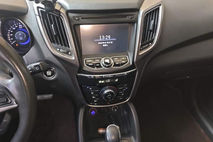 Used CHANGAN CS75 2014 1.8T Automatic Elite Version China V Standard Audio And AC Panel