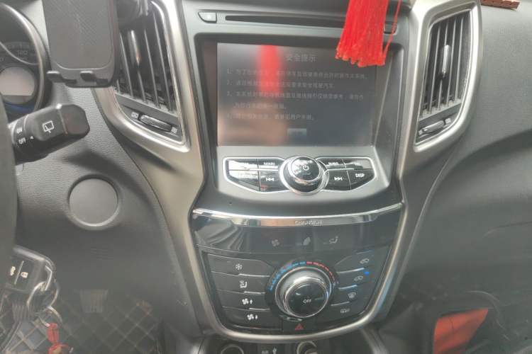 Used CHANGAN CS75 2014 2.0L Manual Luxury Version China IV Standard Audio And AC Panel