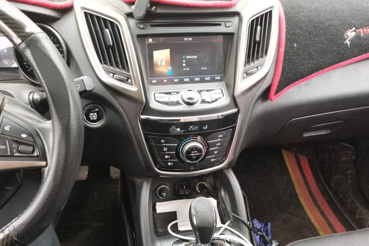 Used CHANGAN CS75 2014 1.8T Automatic Elite Version China V Standard Audio And AC Panel