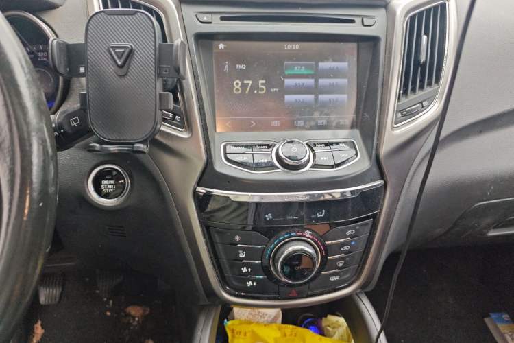 Used CHANGAN CS75 2014 2.0L Manual Leading Version China IV Standard Audio And AC Panel