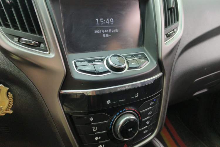 Used CHANGAN CS75 2014 2.0L Manual Luxury Version China IV Standard Audio And AC Panel