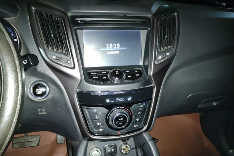 Used CHANGAN CS75 2014 1.8T Automatic Elite Model China IV Standard Audio And AC Panel