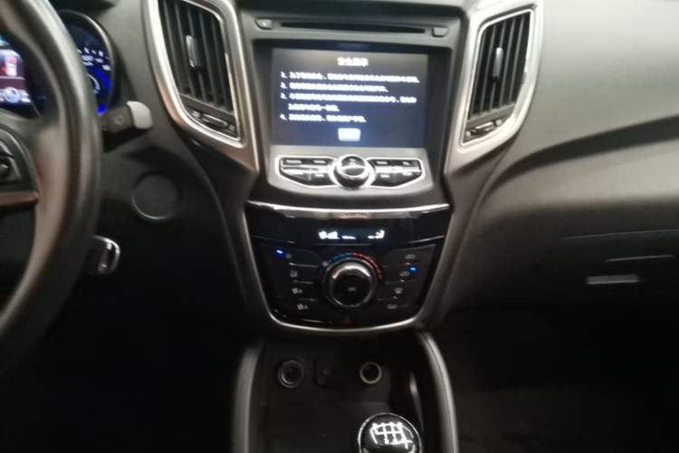 Used CHANGAN CS75 2014 2.0L Manual Luxury Version China IV Standard Audio And AC Panel