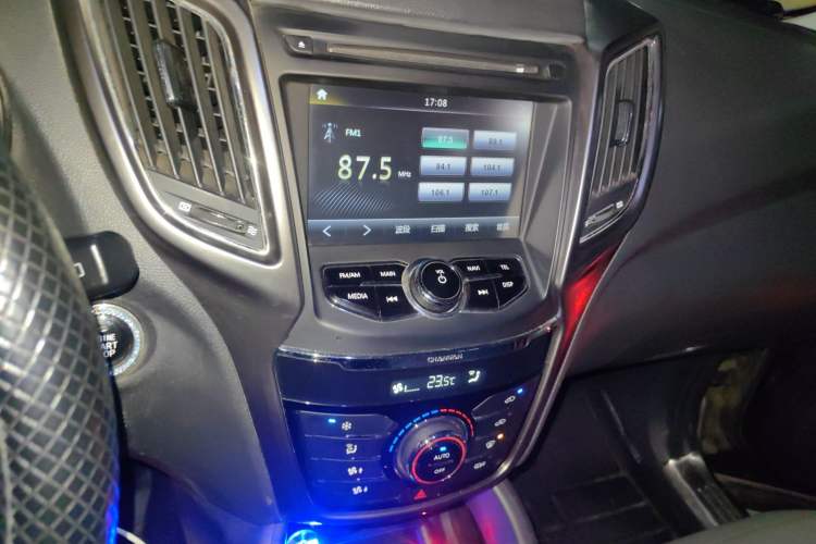 Used CHANGAN CS75 2014 1.8T Automatic Prestige Model China V Standard Audio And AC Panel