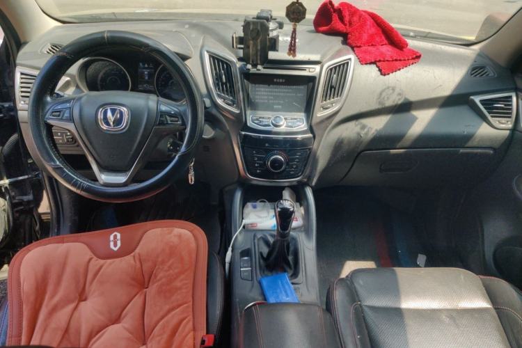Used CHANGAN CS75 2014 2.0L Manual Luxury Version China IV Standard Center Console