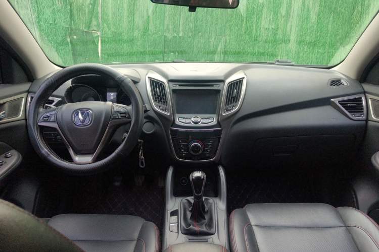 Used CHANGAN CS75 2014 2.0L Manual Luxury Version China IV Standard Center Console