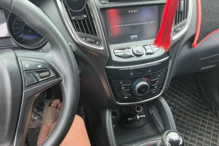 Used CHANGAN CS75 2014 2.0L Manual Leading Version China IV Standard Center Console