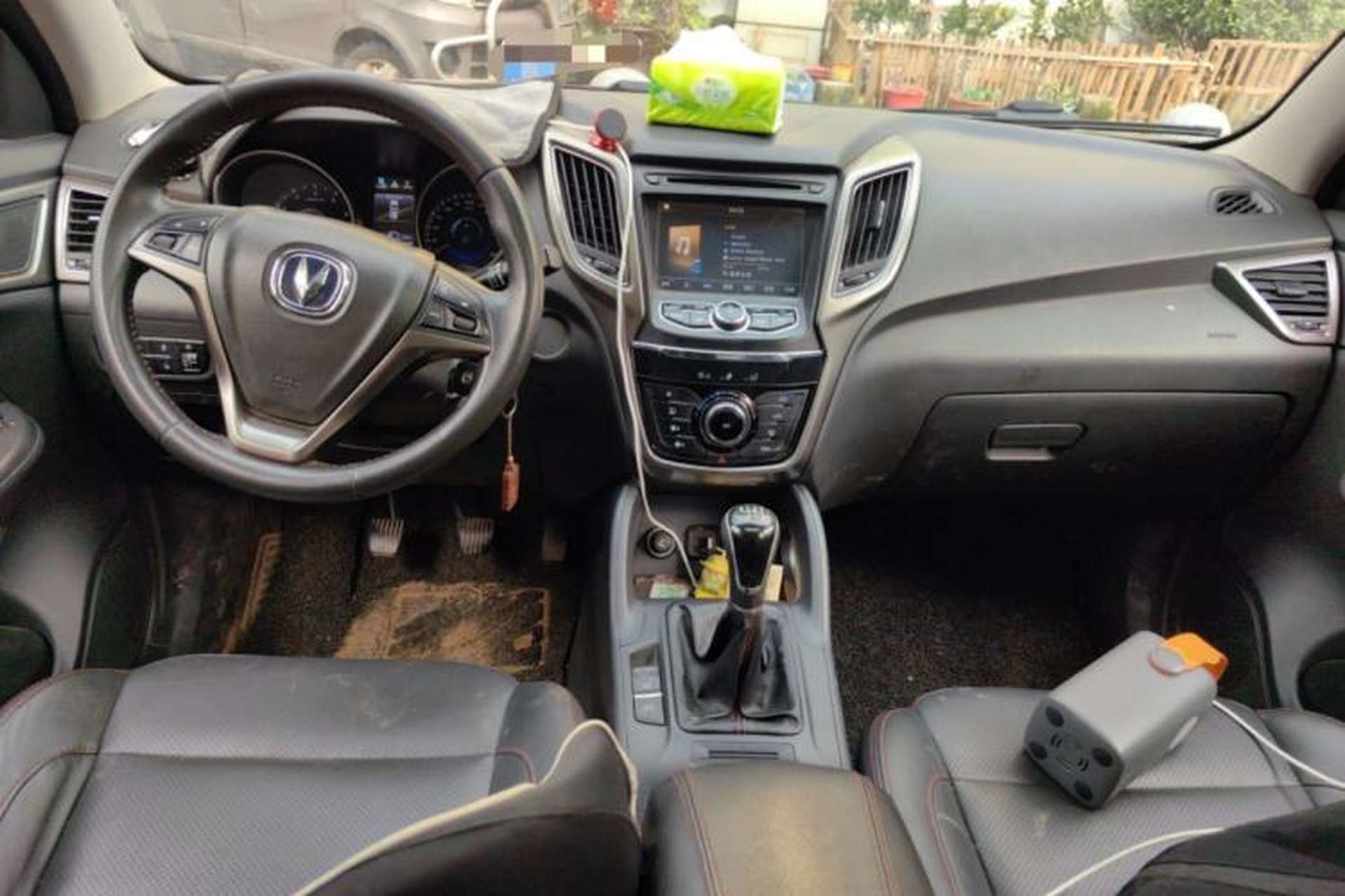 Used CHANGAN CS75 2014 2.0L Manual Luxury Version China IV Standard Center Console