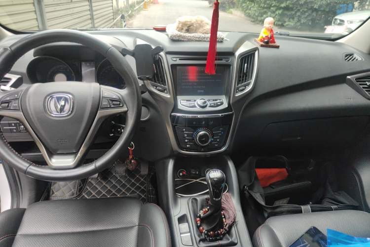 Used CHANGAN CS75 2014 2.0L Manual Luxury Version China IV Standard Center Console