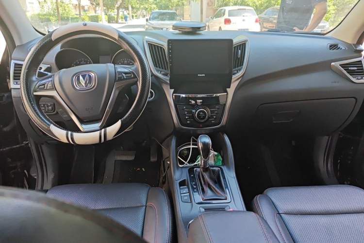 Used CHANGAN CS75 2014 1.8T Automatic Elite Model China IV Standard Center Console