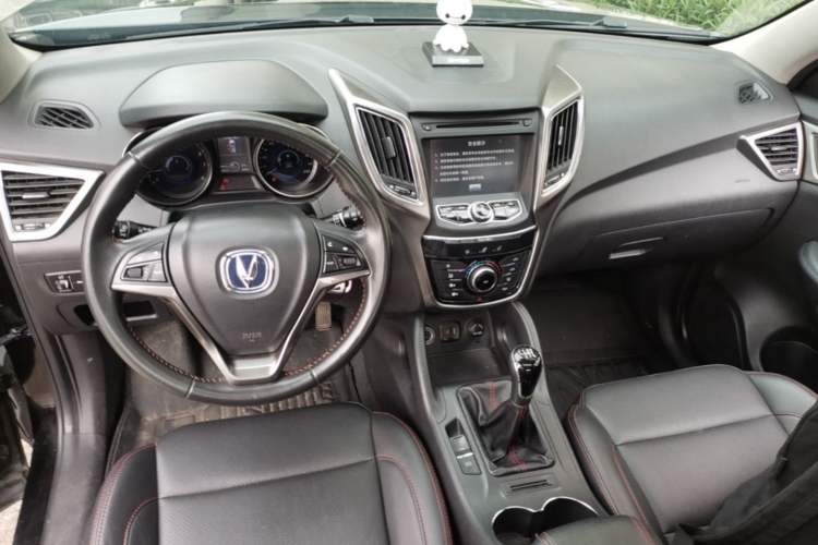 Used CHANGAN CS75 2014 2.0L Manual Luxury Version China IV Standard Center Console