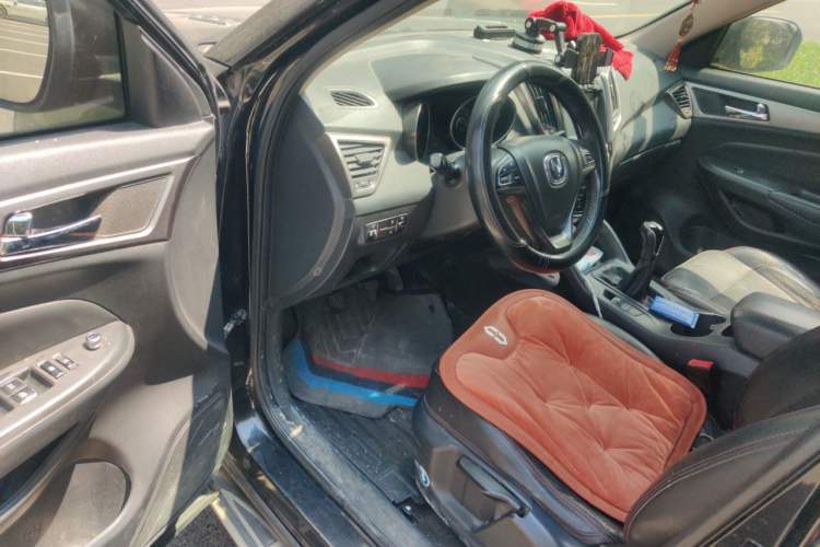 Used CHANGAN CS75 2014 2.0L Manual Luxury Version China IV Standard Driver Seat