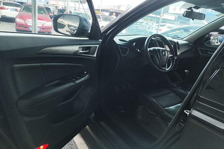 Used CHANGAN CS75 2014 2.0L Manual Comfort Version China IV Standard Driver Seat