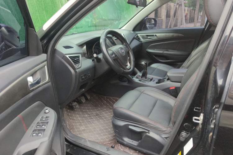 Used CHANGAN CS75 2014 2.0L Manual Luxury Version China IV Standard Driver Seat