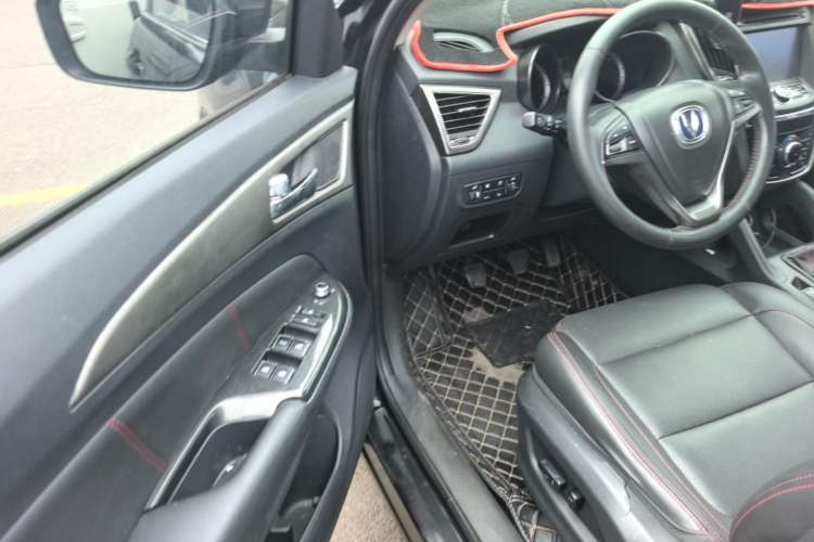 Used CHANGAN CS75 2014 2.0L Manual Leading Version China IV Standard Driver Seat
