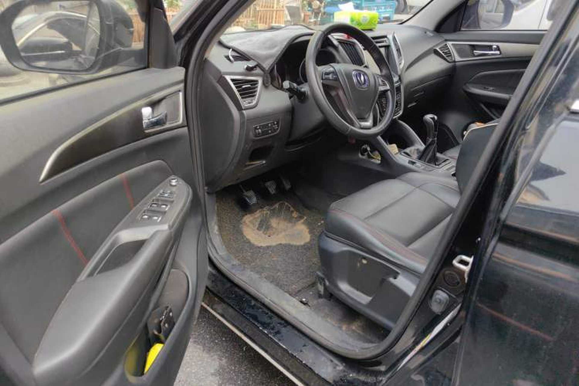 Used CHANGAN CS75 2014 2.0L Manual Luxury Version China IV Standard Driver Seat