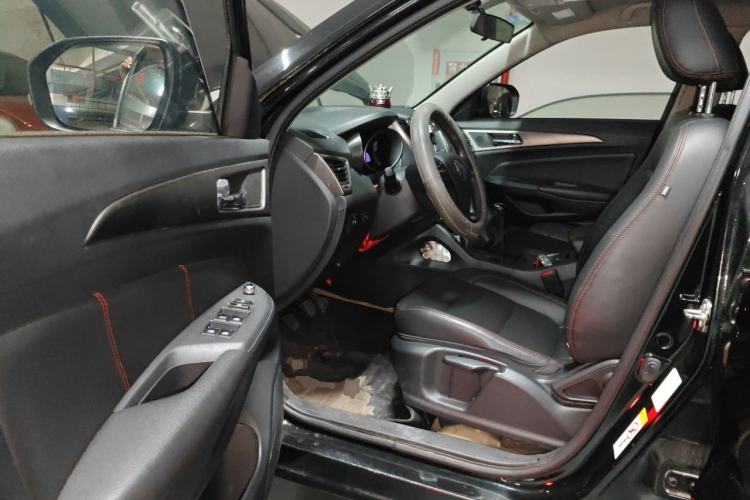 Used CHANGAN CS75 2014 2.0L Manual Luxury Version China IV Standard Driver Seat