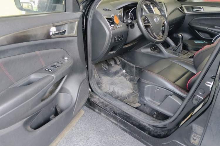 Used CHANGAN CS75 2014 2.0L Manual Luxury Version China IV Standard Driver Seat