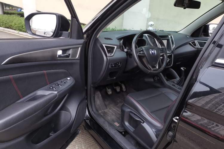 Used CHANGAN CS75 2014 2.0L Manual Luxury Version China IV Standard Driver Seat