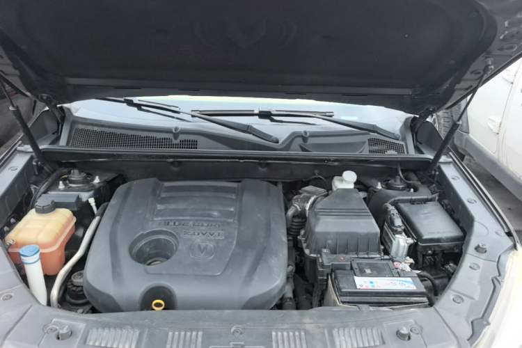 Used CHANGAN CS75 2014 2.0L Manual Leading Version China IV Standard Engine Bay