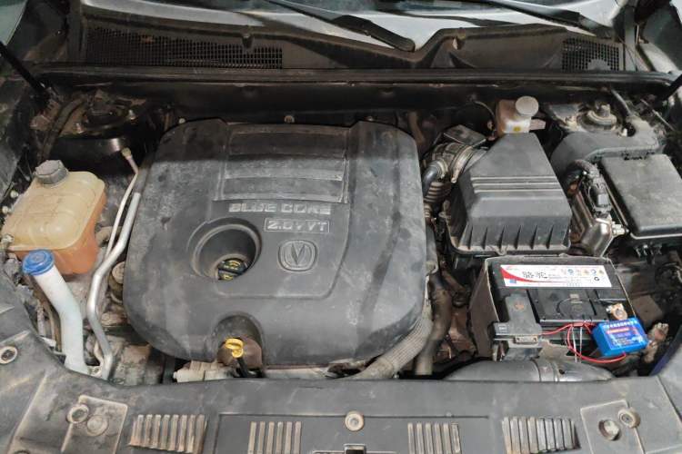 Used CHANGAN CS75 2014 2.0L Manual Luxury Version China IV Standard Engine Bay
