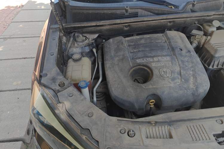 Used CHANGAN CS75 2014 2.0L Manual Luxury Version China V Standard Engine Bay Right