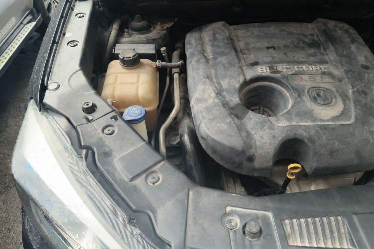 Used CHANGAN CS75 2014 1.8T Automatic Elite Version China V Standard Engine Bay Right