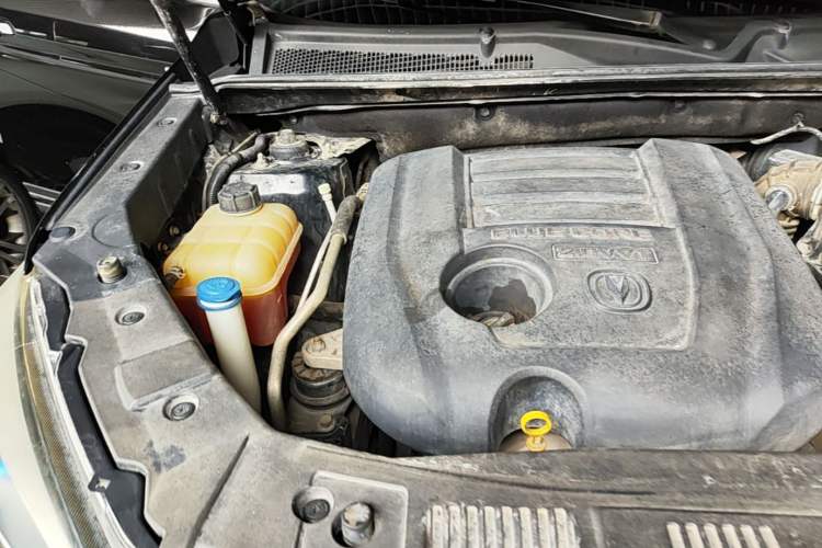 Used CHANGAN CS75 2014 2.0L Manual Comfort Version China IV Standard Engine Bay Right