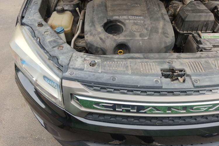 Used CHANGAN CS75 2014 2.0L Manual Luxury Version China IV Standard Engine Bay Right