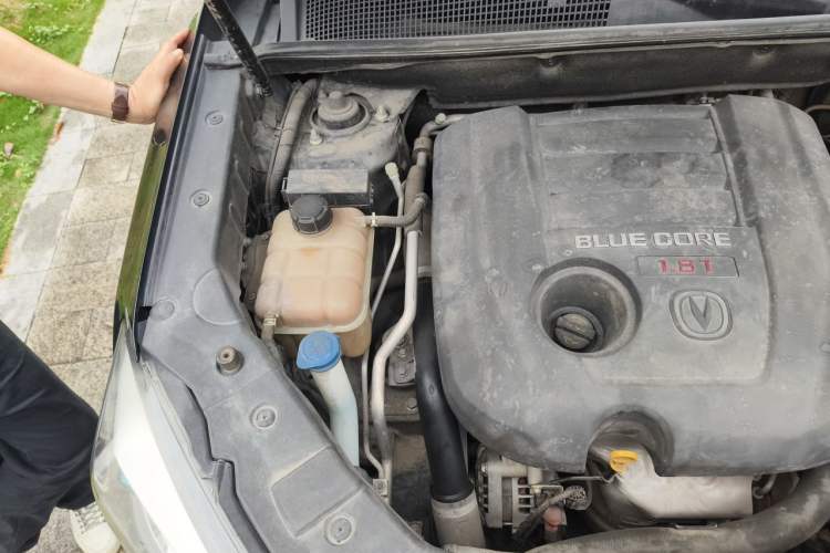 Used CHANGAN CS75 2014 1.8T Automatic Prestige Model China IV Standard Engine Bay Right
