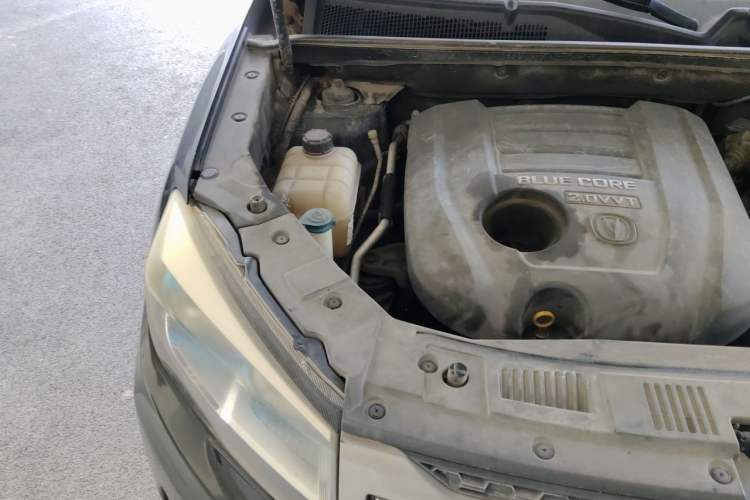 Used CHANGAN CS75 2014 2.0L Manual Luxury Version China IV Standard Engine Bay Right