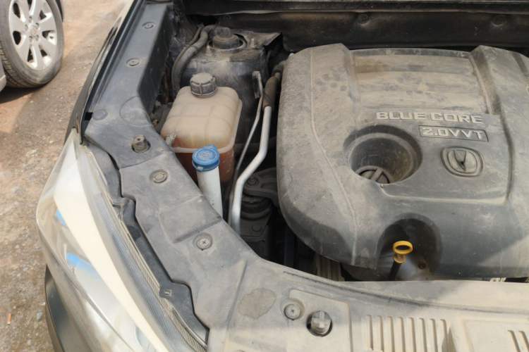 Used CHANGAN CS75 2014 2.0L Manual Luxury Version China IV Standard Engine Bay Right