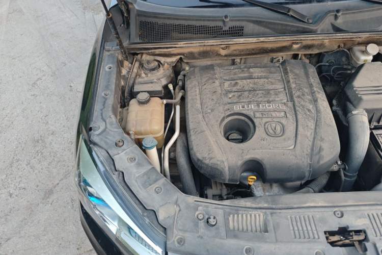 Used CHANGAN CS75 2014 1.8T Automatic Prestige Model China IV Standard Engine Bay Right
