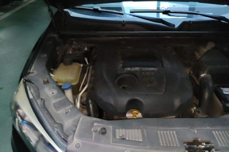 Used CHANGAN CS75 2014 1.8T Automatic Elite Model China IV Standard Engine Bay Right
