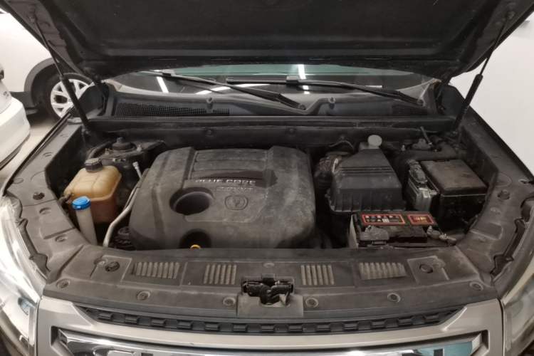 Used CHANGAN CS75 2014 2.0L Manual Luxury Version China IV Standard Engine Bay