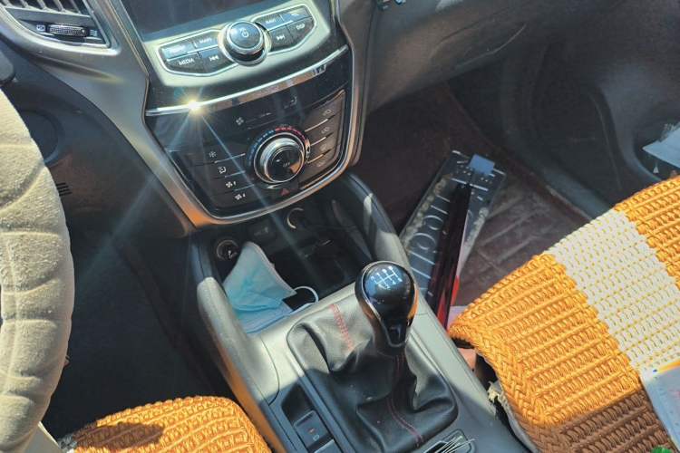 Used CHANGAN CS75 2014 2.0L Manual Luxury Version China V Standard Gear Lever