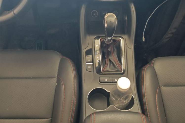 Used CHANGAN CS75 2014 1.8T Automatic Prestige Model China IV Standard Gear Lever