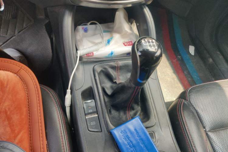 Used CHANGAN CS75 2014 2.0L Manual Luxury Version China IV Standard Gear Lever