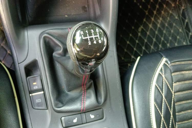 Used CHANGAN CS75 2014 2.0L Manual Leading Model China V Standard Gear Lever