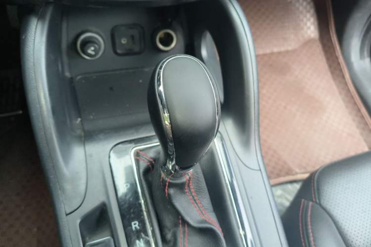Used CHANGAN CS75 2014 1.8T Automatic Elite Version China V Standard Gear Lever