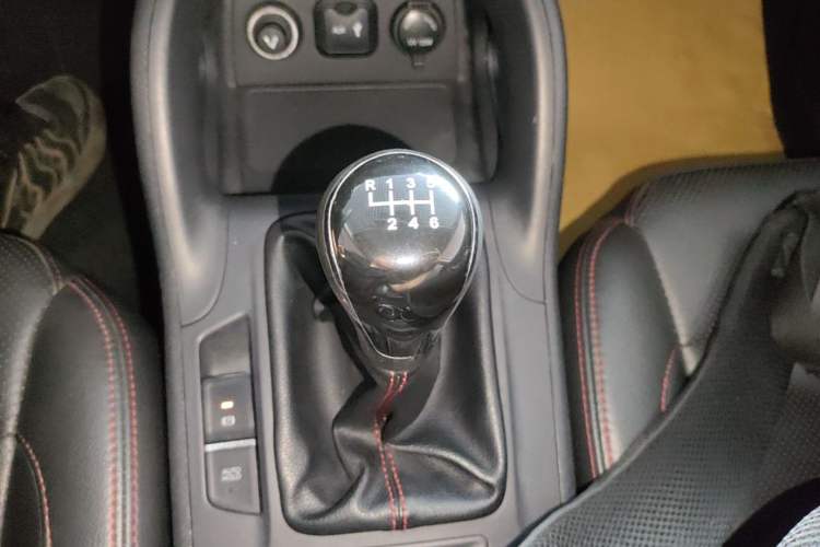 Used CHANGAN CS75 2014 2.0L Manual Comfort Version China IV Standard Gear Lever