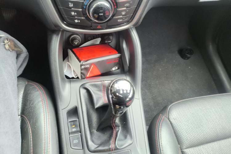 Used CHANGAN CS75 2014 2.0L Manual Comfort Version China IV Standard Gear Lever